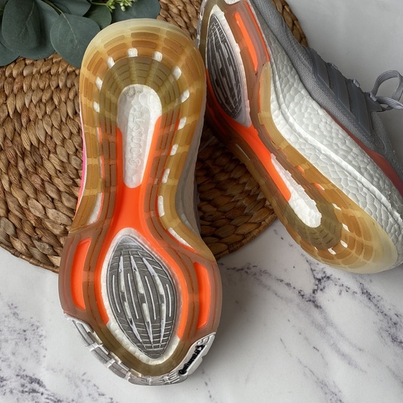 EUC- Adidas Ultraboost 2021 - Light Gray - Size 8 - Picture 3 of 6